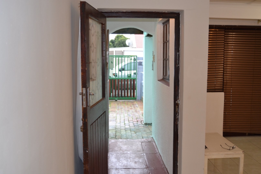 3 Bedroom Property for Sale in Strandfontein Village Western Cape